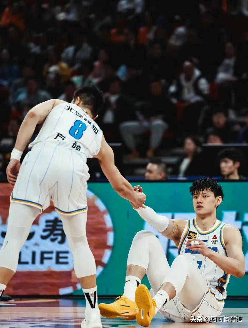 北京男篮对阵大连队，全队备战意志坚定(北京男篮对阵大连队,全队备战意志坚定不移)