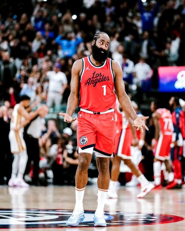 中欧体育官方下载-伦纳德投射神准，带领球队走向胜利(nba,伦纳德)