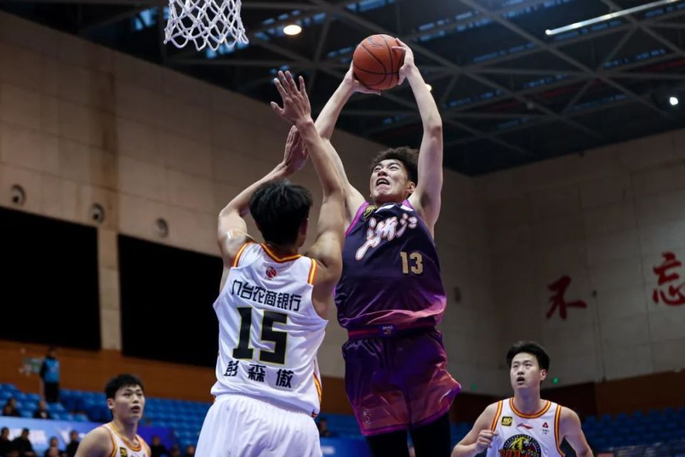 包含俱乐部杯-刘泽一16+9浙江胜吉林吴昌泽9+12的词条