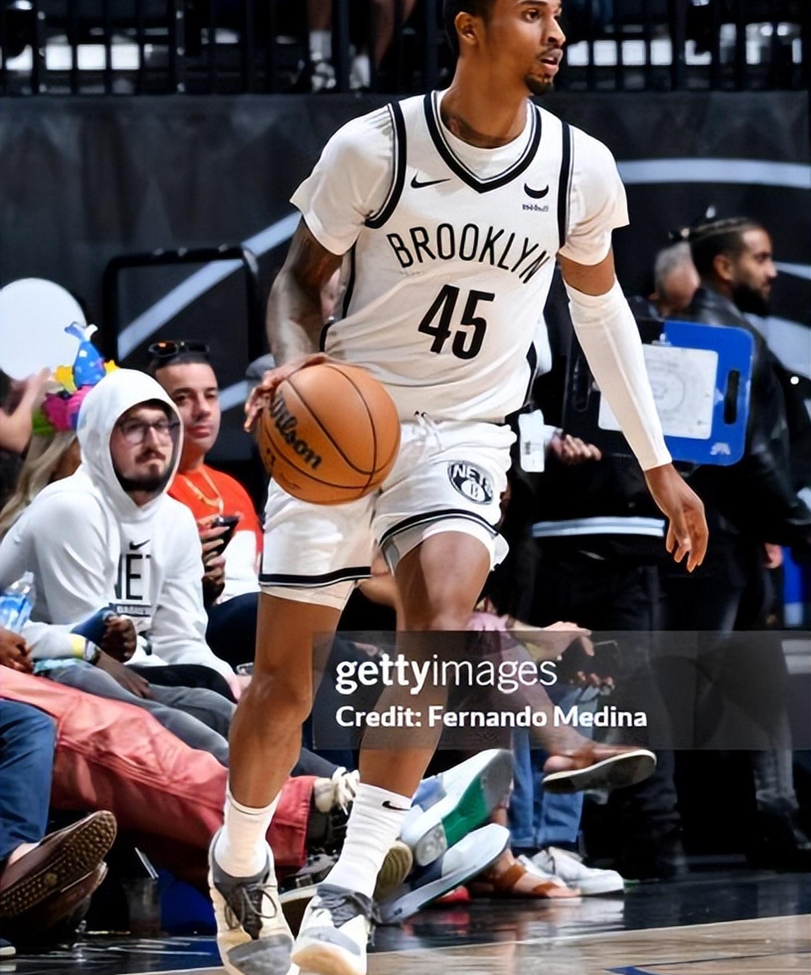 NBA交易市场加热！绿军送走波尔津吉斯，欧文降薪续约独行侠的简单介绍