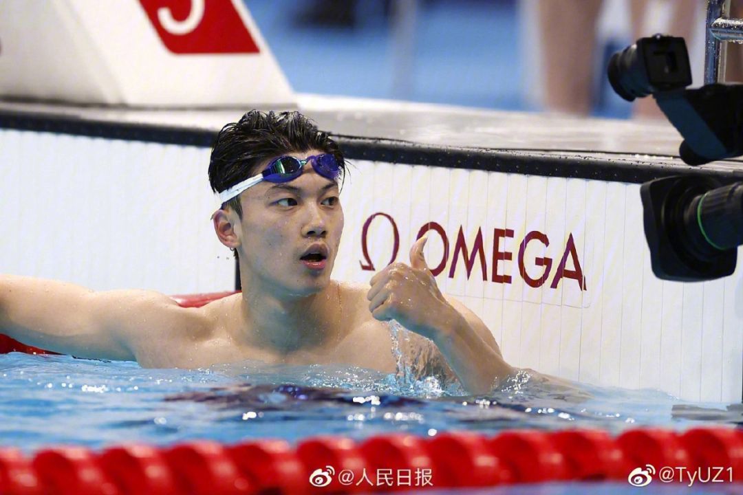 包含中国台北战神队啦啦队员为球队加油，与球迷互动活跃气氛的词条