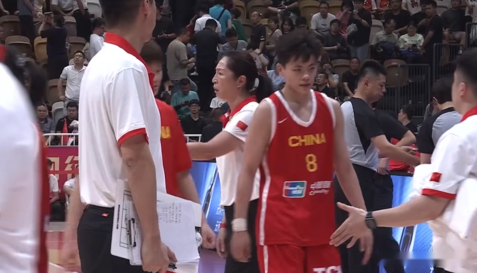 关于超高效率！杨舒予9投8中&三分2中1攻下17分4板4助的信息
