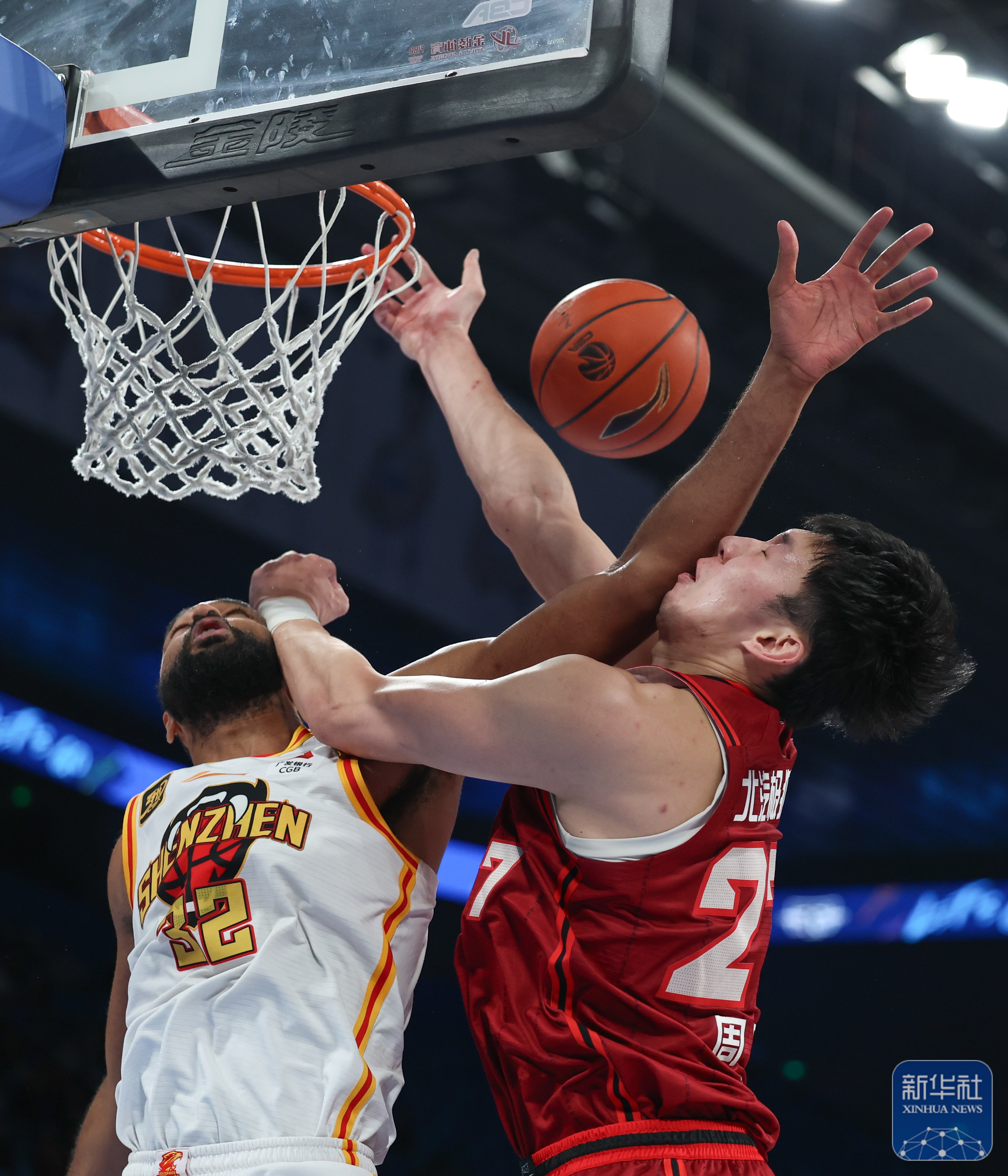 包含组图：CBA-深圳主场不敌青岛周鹏外线投射的词条  第2张
